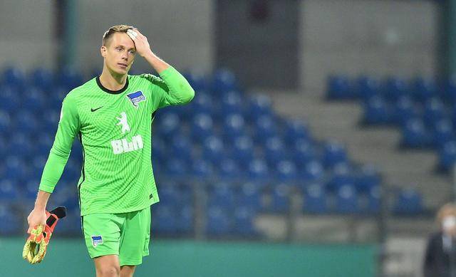  布伦瑞克定位球防守严密化解对手攻势